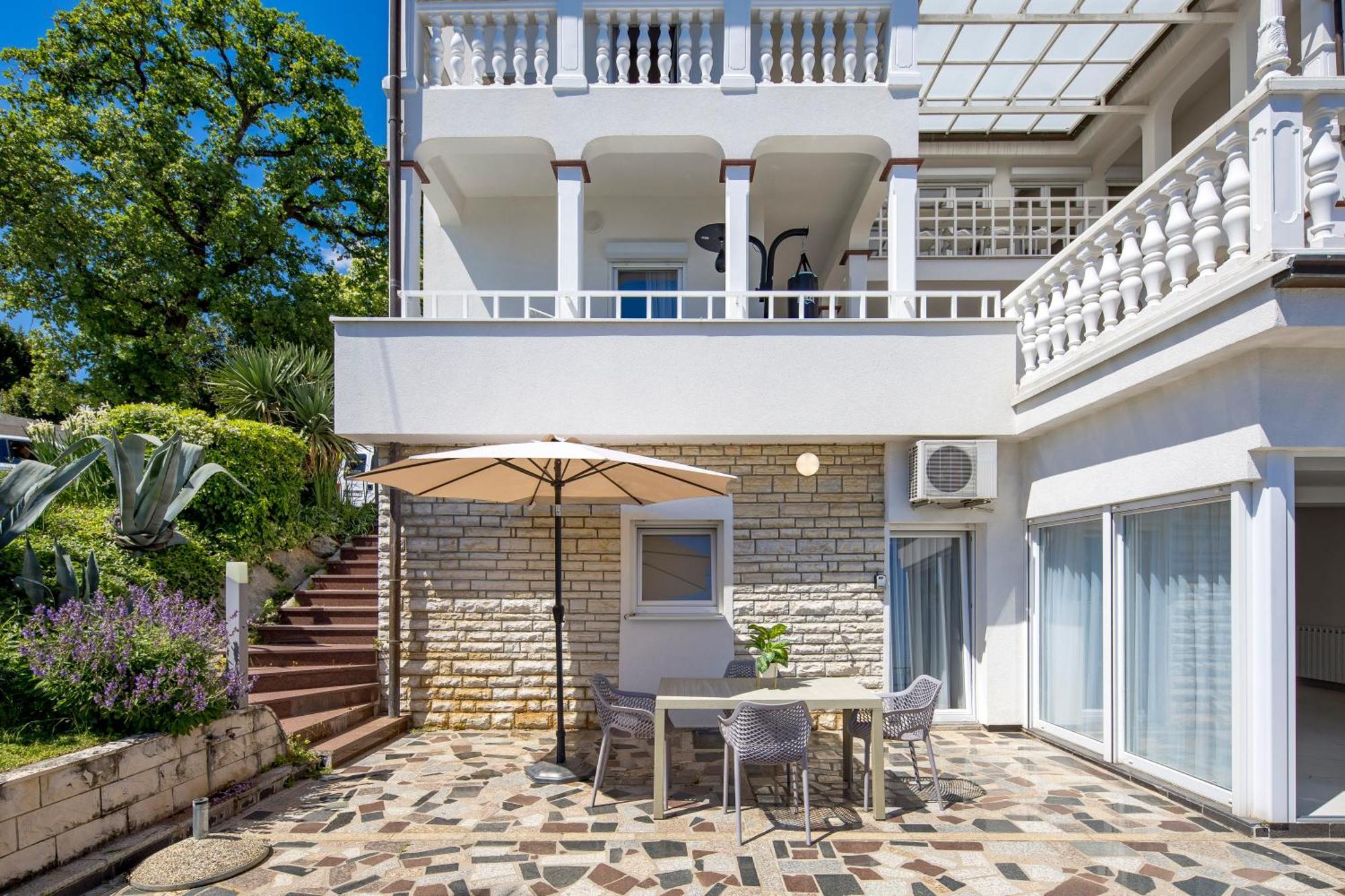 Villa Garden Apartment With Pool אופטיה מראה חיצוני תמונה