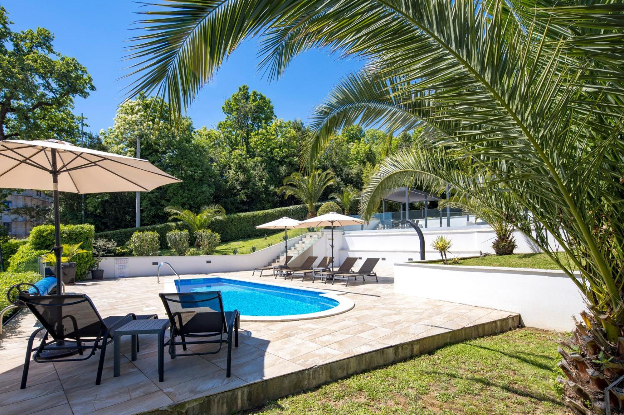 Villa Garden Apartment With Pool אופטיה מראה חיצוני תמונה