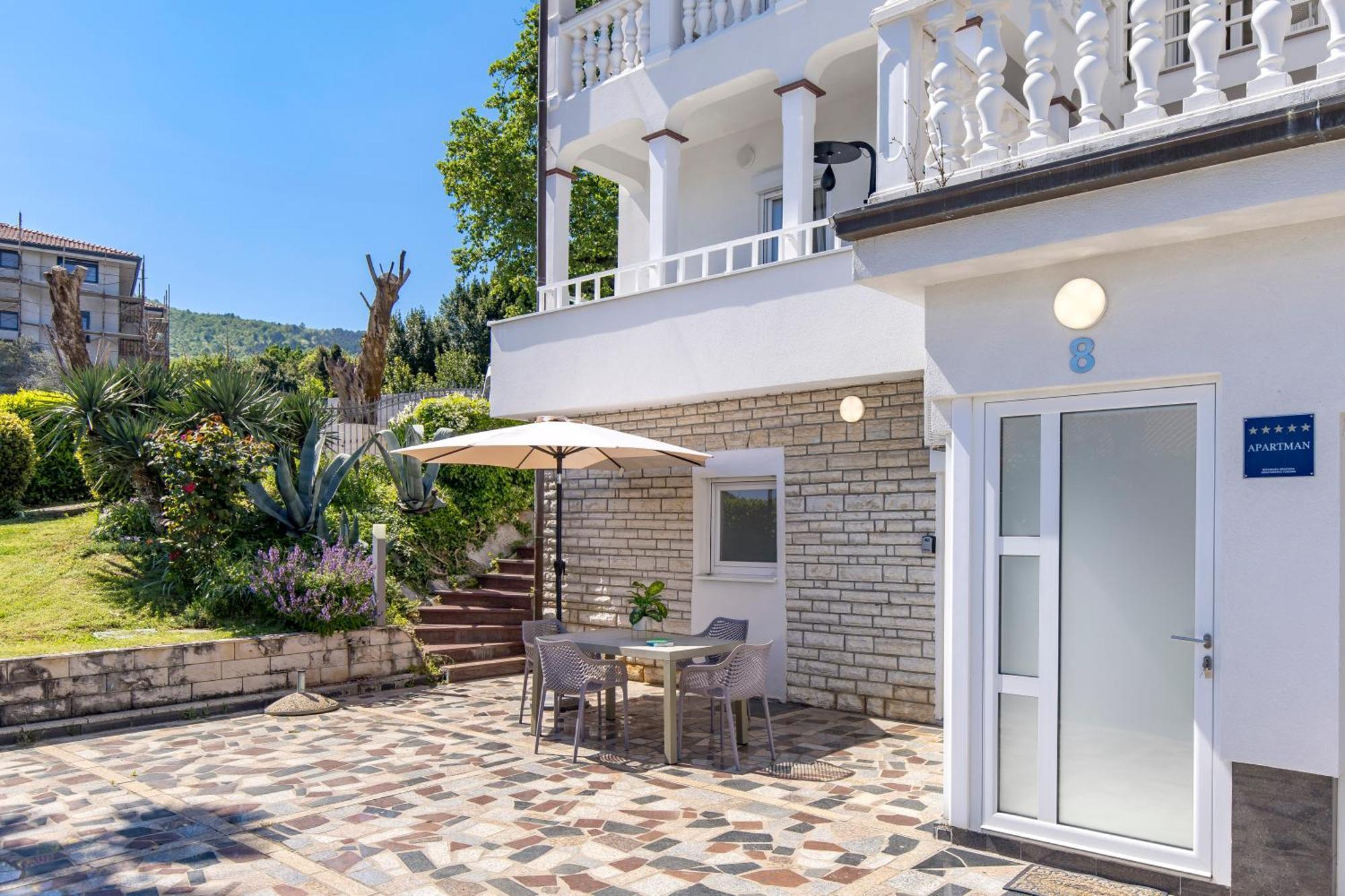 Villa Garden Apartment With Pool אופטיה מראה חיצוני תמונה